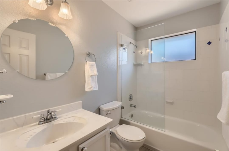 642 Meadowbrook St - Photo 2 of 11