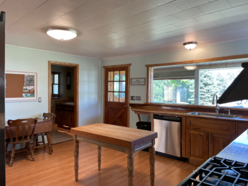 1952 W Clute Rd - Photo 3 of 13