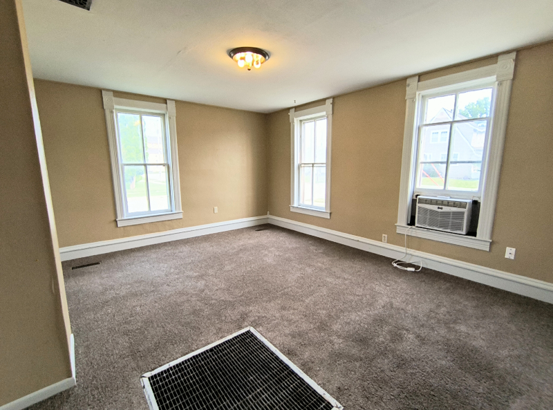 702 Heivly St - Photo 3 of 11