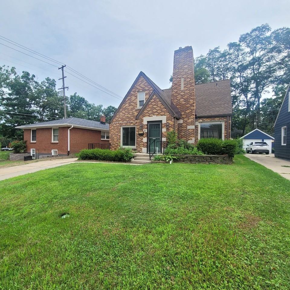 9 Wallinwood Ave Ne - Photo 2 of 15