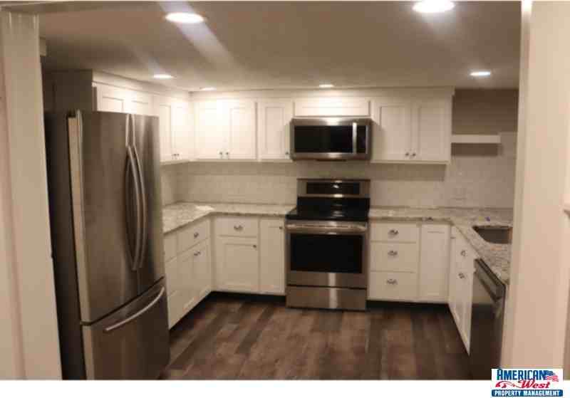 719 N Meridian Rd - Photo 3 of 10