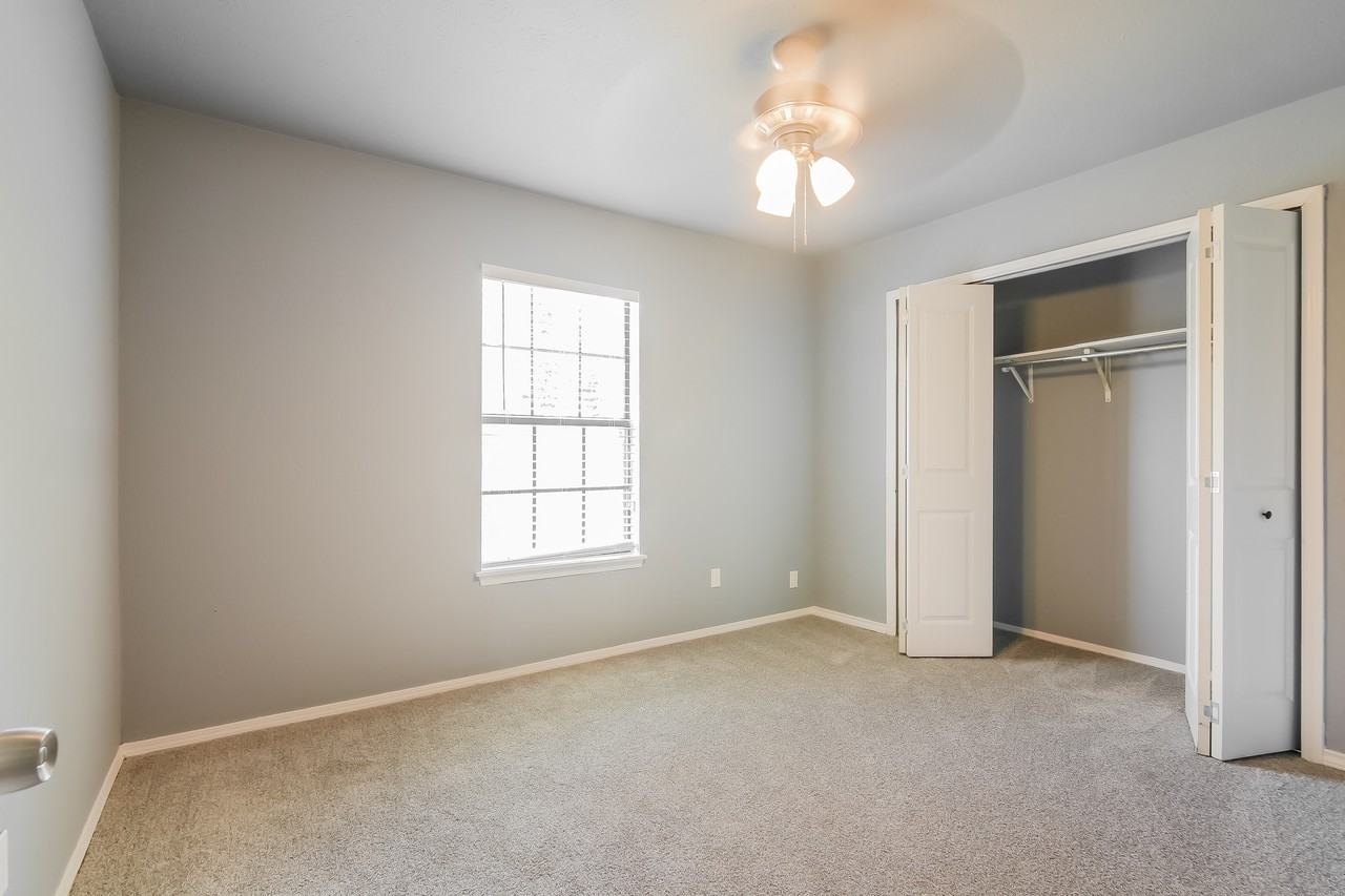 1517 Windsor Dr - Photo 6 of 14