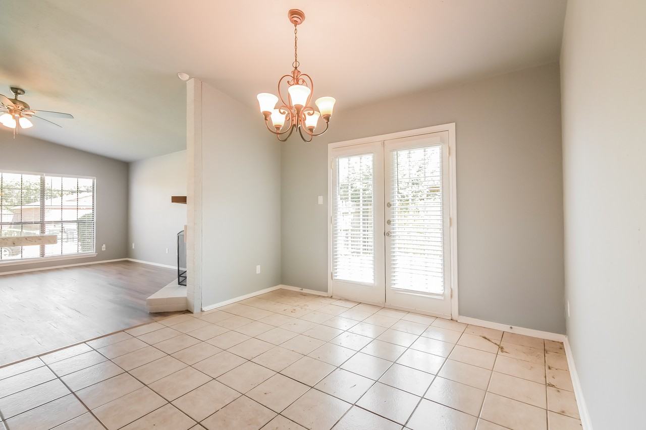 1517 Windsor Dr - Photo 4 of 14