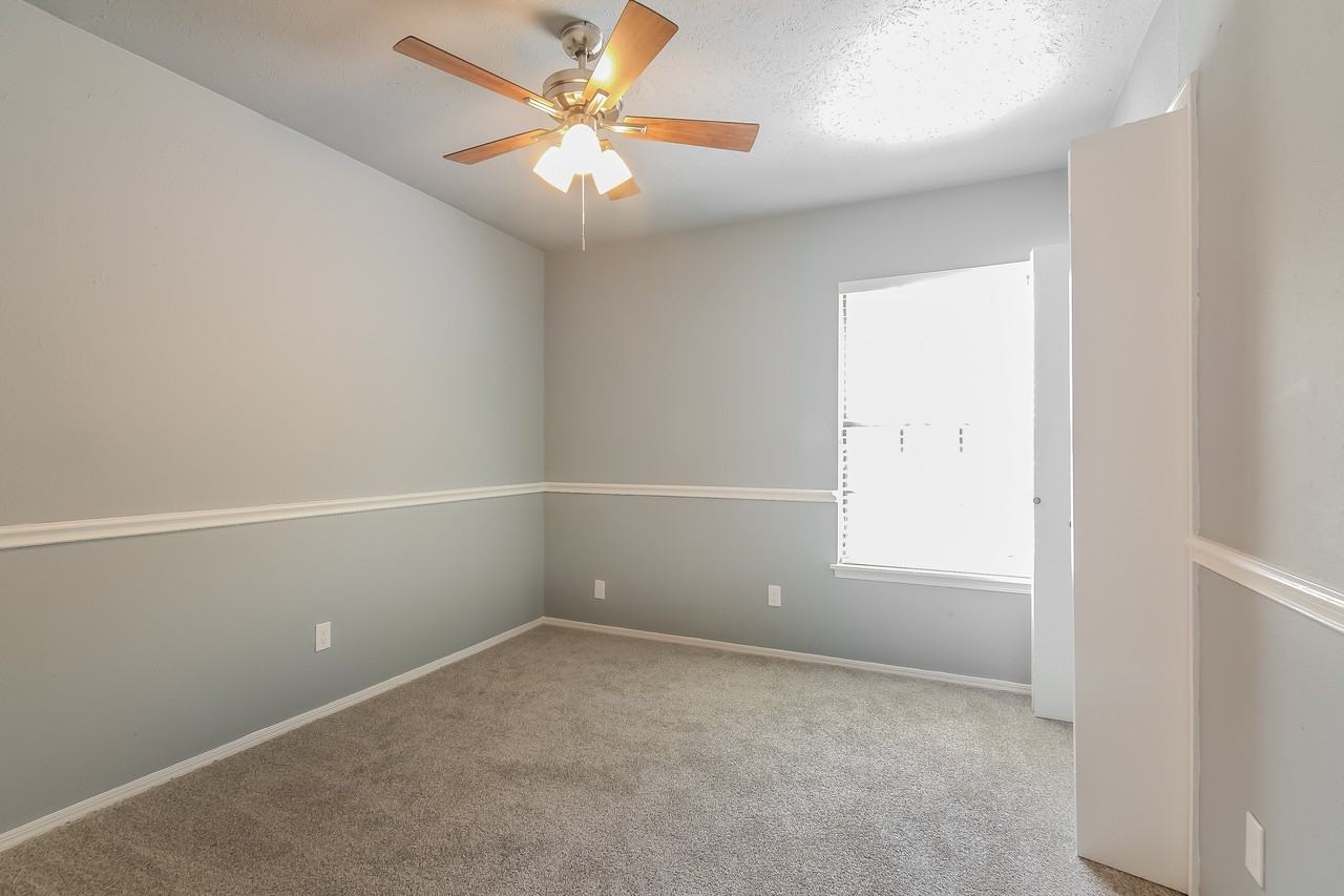 1517 Windsor Dr - Photo 7 of 14