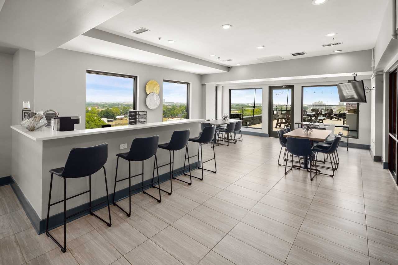 Elevate 758 - Photo 6 of 13