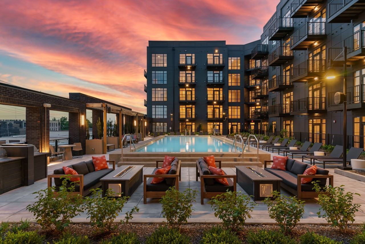 Crossline - Photo 2 of 54