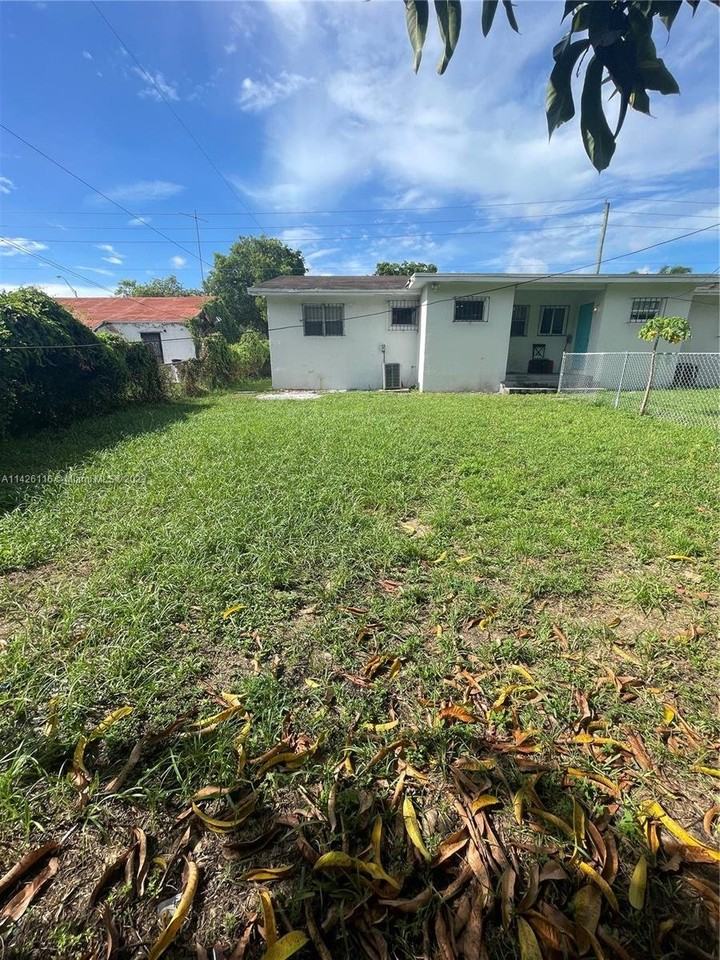 2151 Nw 103rd St #2151 - Photo 2 of 7