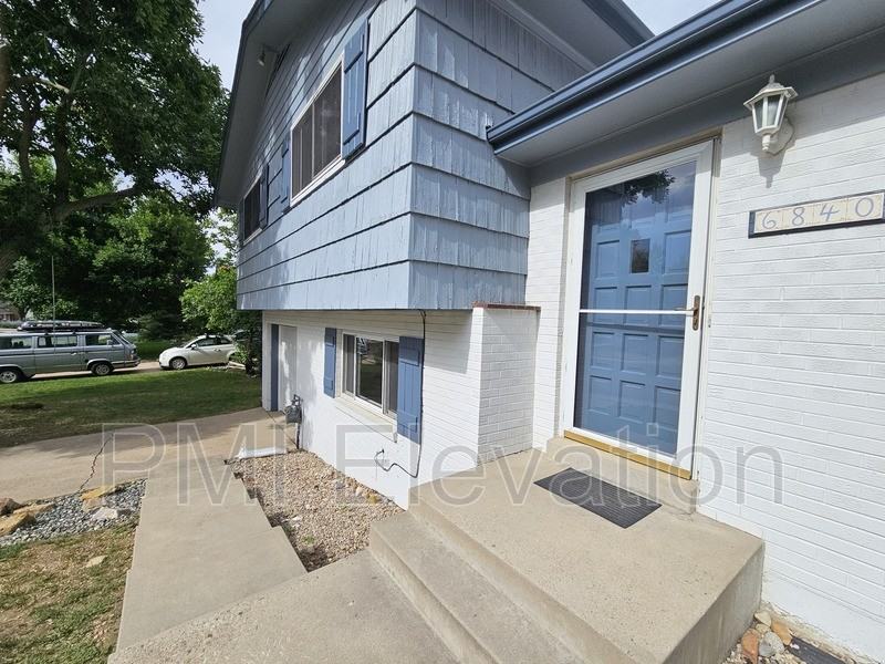 6840 S Marion Cir W - Photo 2 of 21