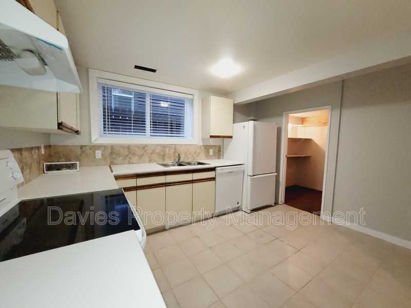 8832 92 St Nw #BS - Photo 2 of 11