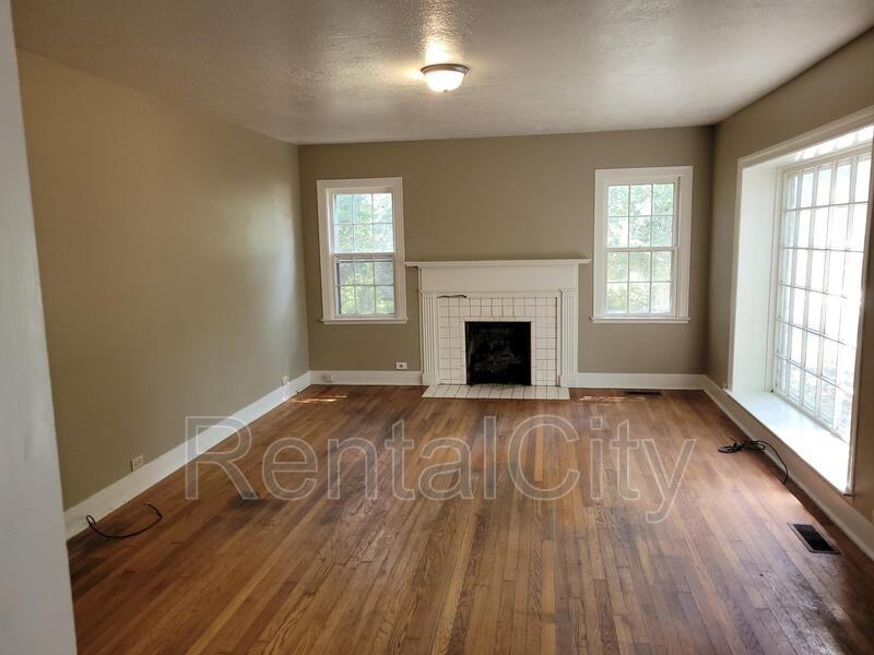 209 E 7th St - Photo 2 of 16