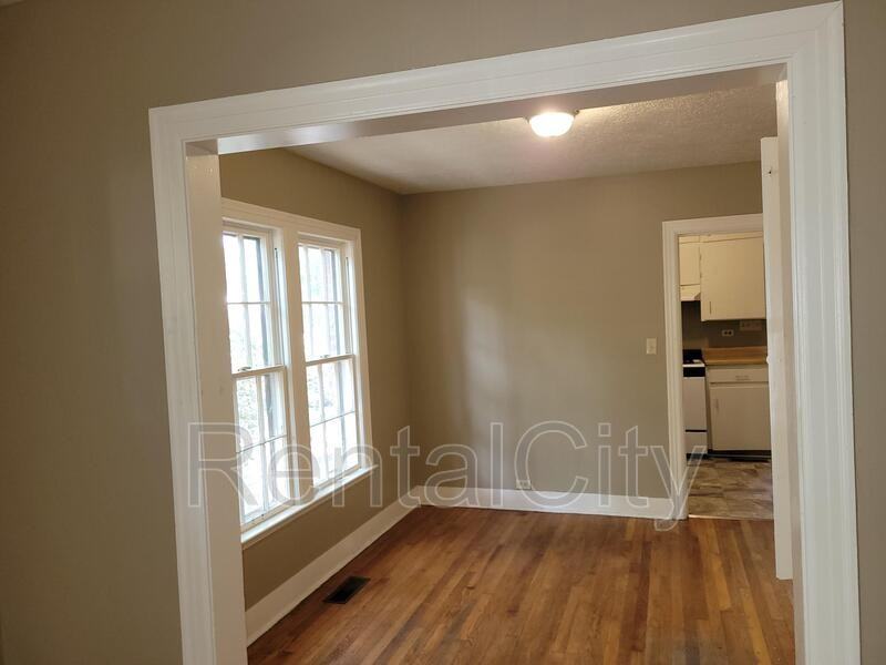 209 E 7th St - Photo 3 of 16