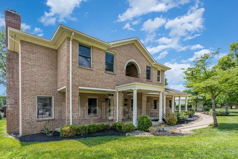 131 Lakeview Ct - Photo 3 of 24