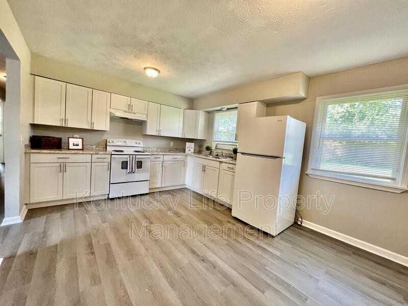 511 Ashley Dr - Photo 2 of 9