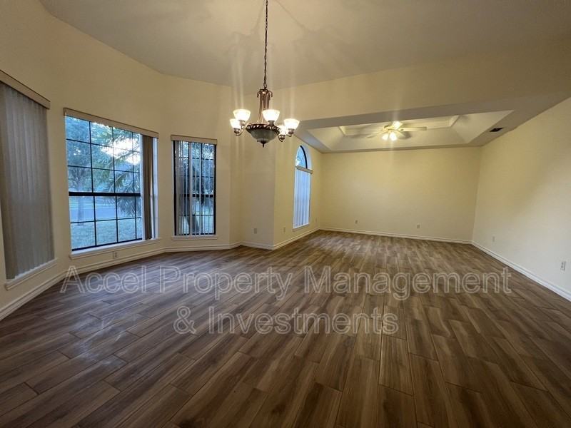 1018 N 47th Ln - Photo 3 of 17