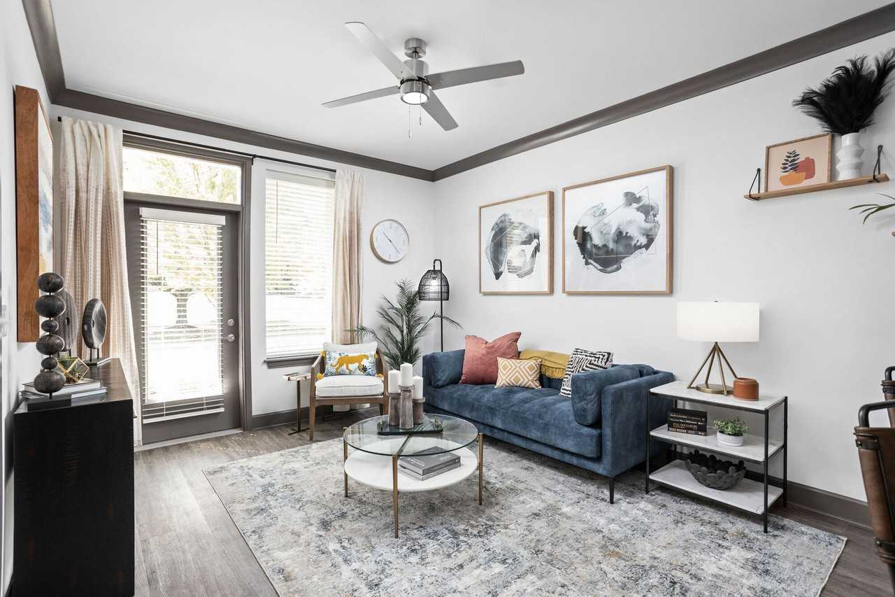 FIFTEEN51 Apartments of Lexington - Photo 4 of 32