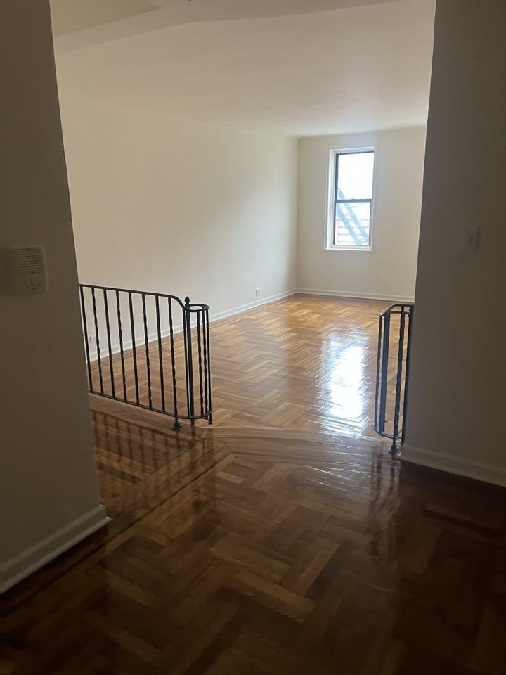 2386 Davidson Ave #2A - Photo 2 of 4