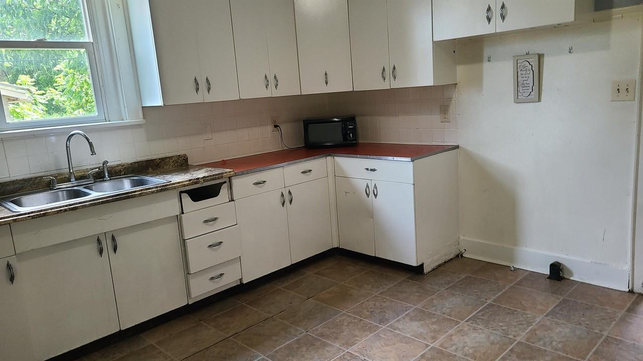 1733 Lockbourne Rd #1 - Photo 3 of 30