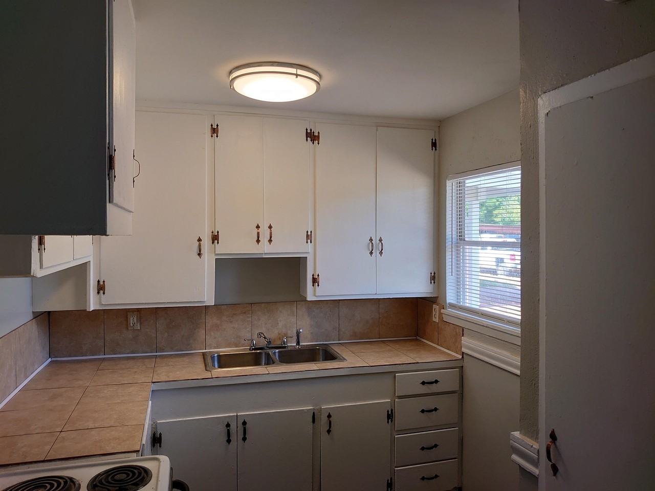 2933 Wenwood Rd #1 - Photo 2 of 5