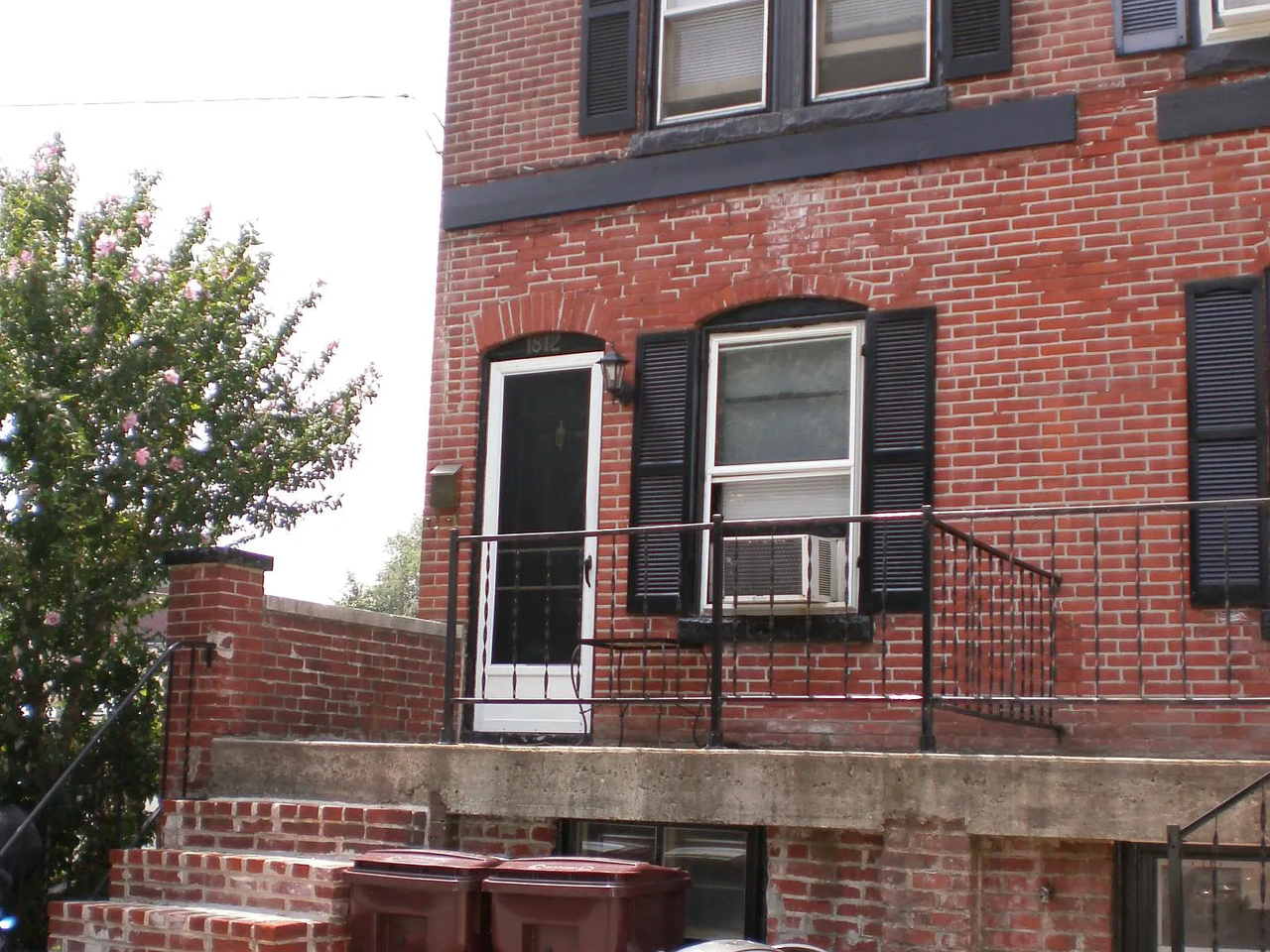 1812 W 15th St - Photo 2 of 3
