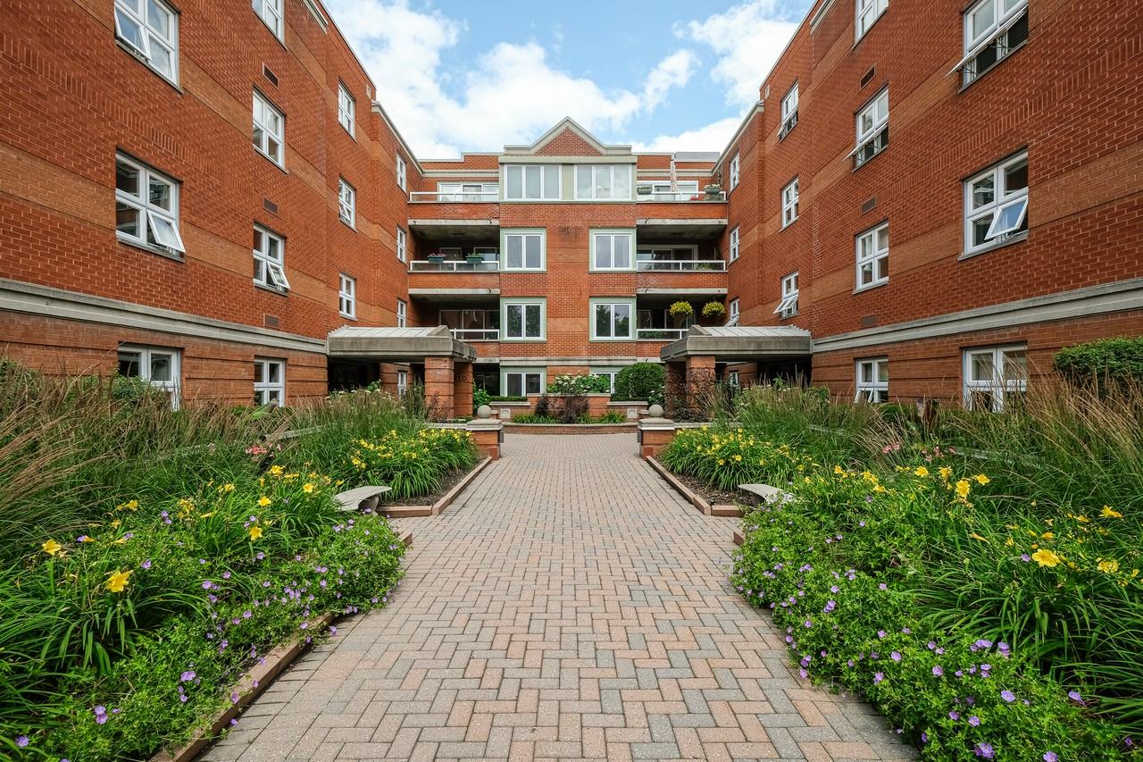 310 Crichton Street, Unit 305 New Edinburgh Apartments 310 Crichton