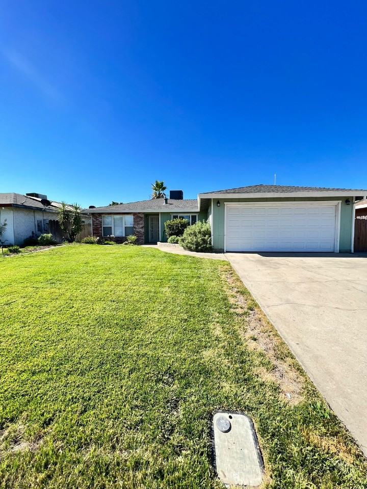 6567 Eden Ave - Photo 3 of 34