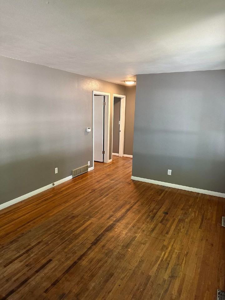 631 6th Ct Se - Photo 3 of 18