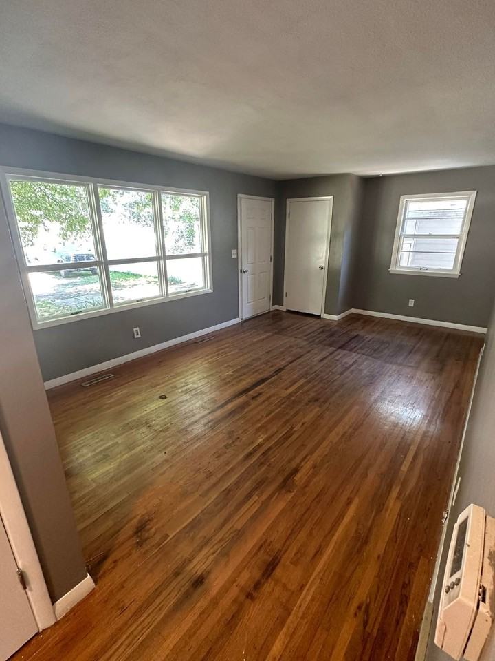 631 6th Ct Se - Photo 2 of 18