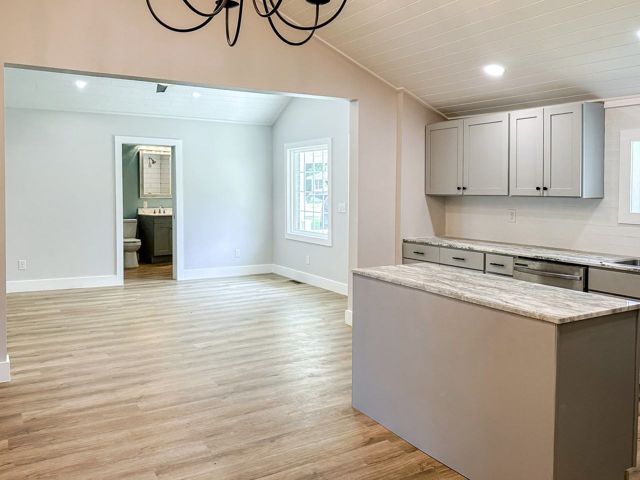 2327 Oneida St #NA - Photo 2 of 17