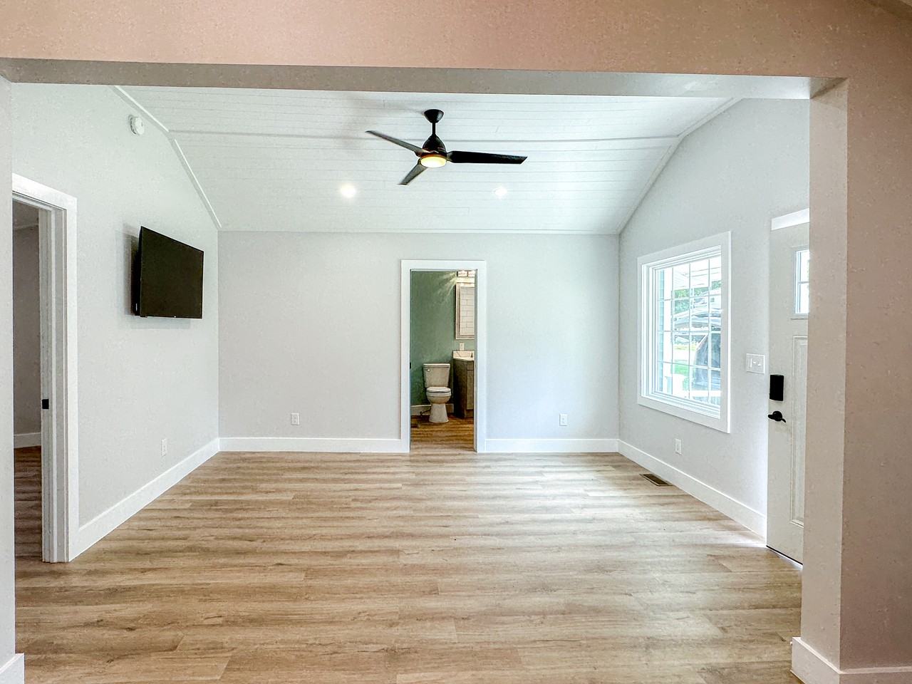 2327 Oneida St #NA - Photo 3 of 17