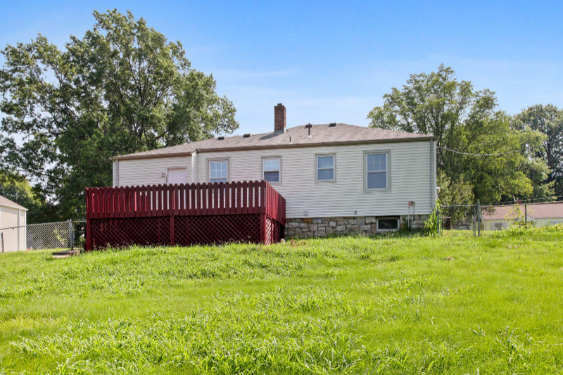 1036 S 56th Ter - Photo 2 of 11