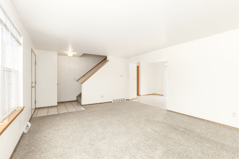 456 S Saint Bernard Dr - Photo 2 of 8