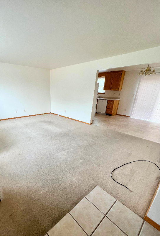 456 S Saint Bernard Dr - Photo 3 of 8