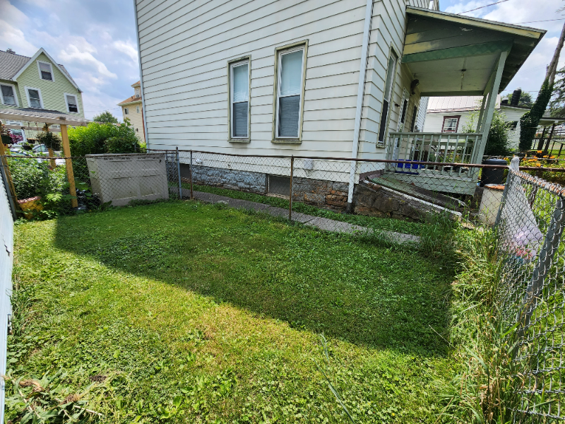 103 18th St #103 - Photo 2 of 15