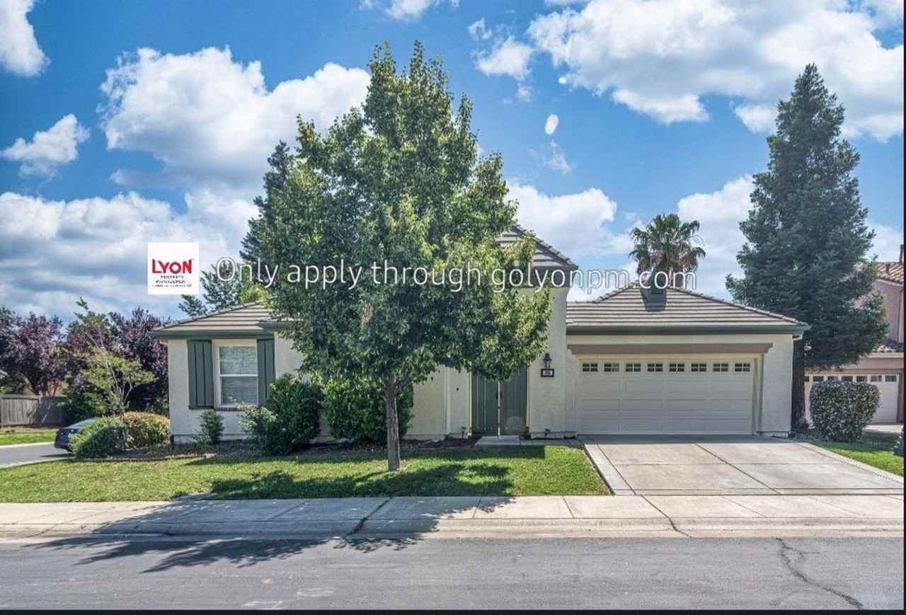 390 Lanfranco Cir - Photo 2 of 33