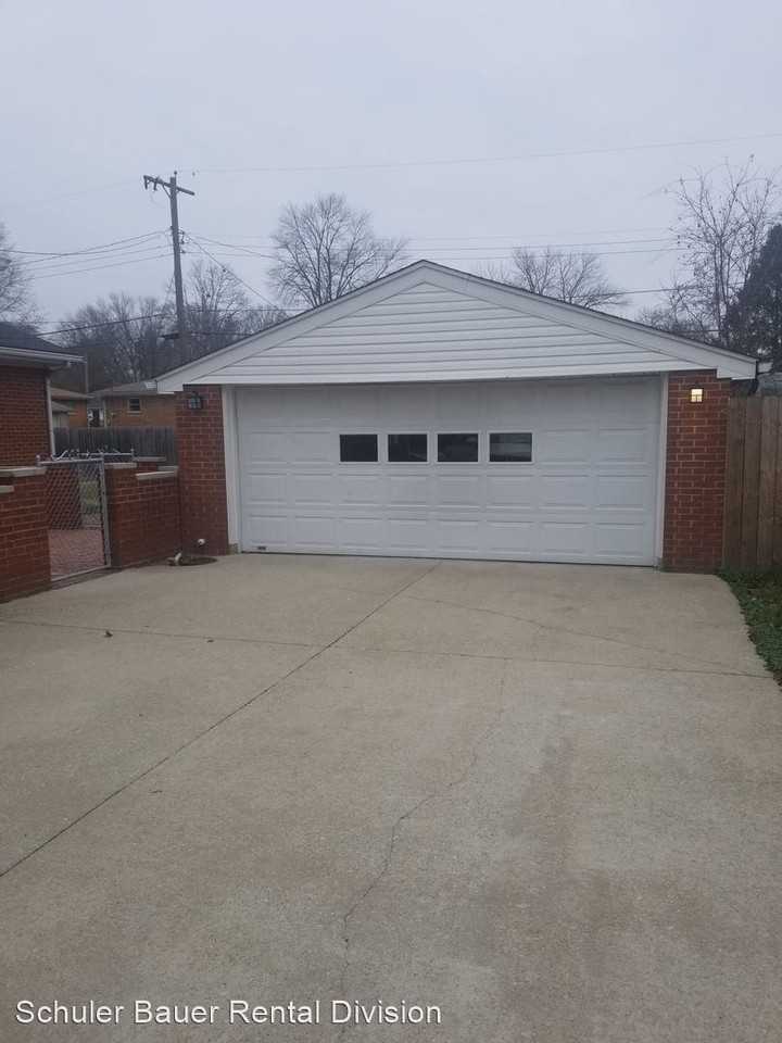 2402 Zurschmeide Dr - Photo 2 of 10