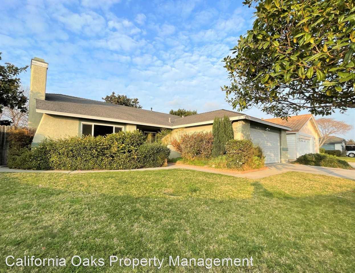 2811 Oarfish Ln - Photo 2 of 26