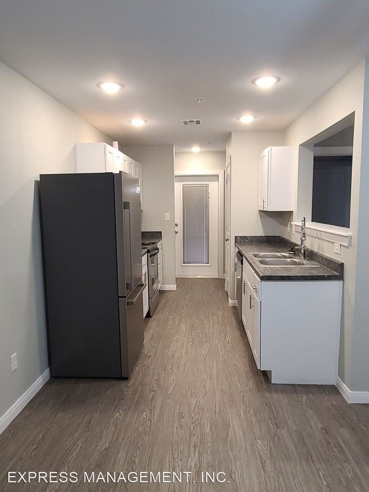 Thomas Circle - Photo 3 of 19