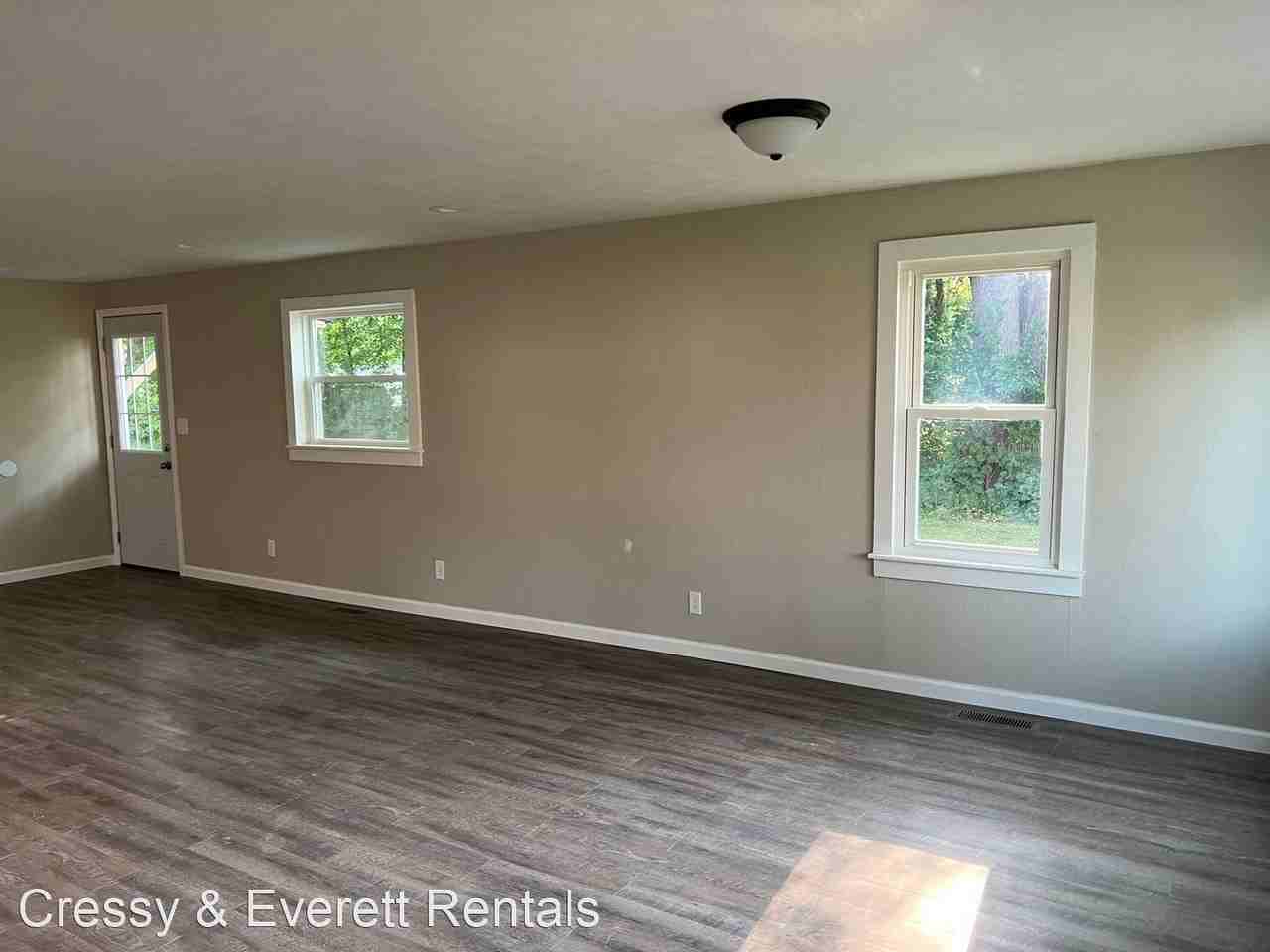 1623 Silverbrook Ave - Photo 3 of 17