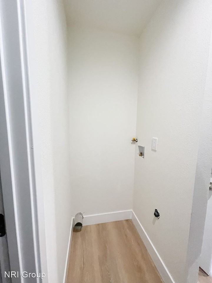 10041 Crosby Ave - Photo 2 of 5
