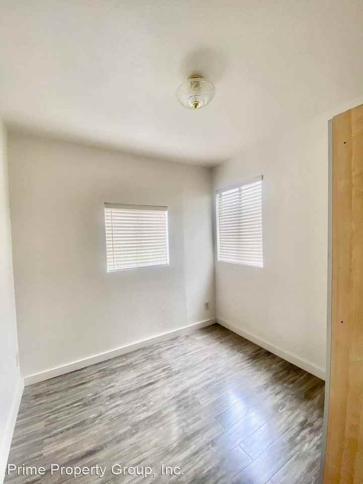 2805 E 9th St - Photo 3 of 21