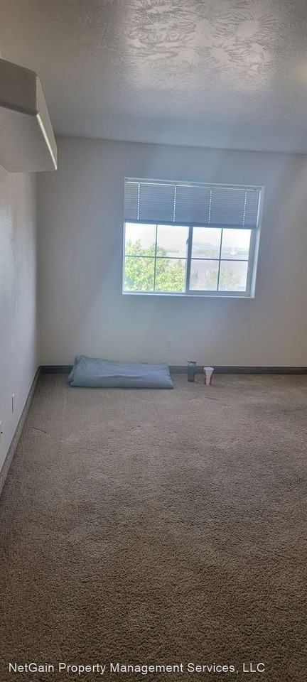 1810 N Wedgewood Lane - Photo 2 of 12