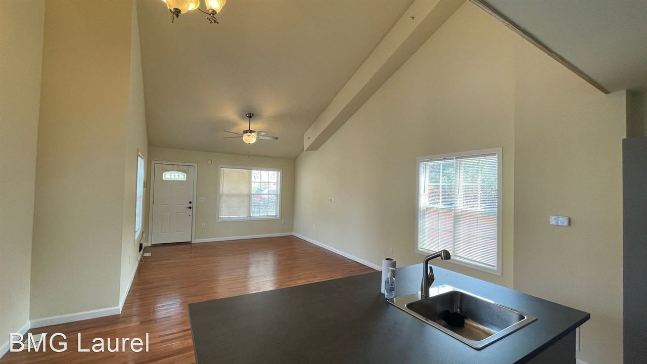 502 68th St - Photo 2 of 15