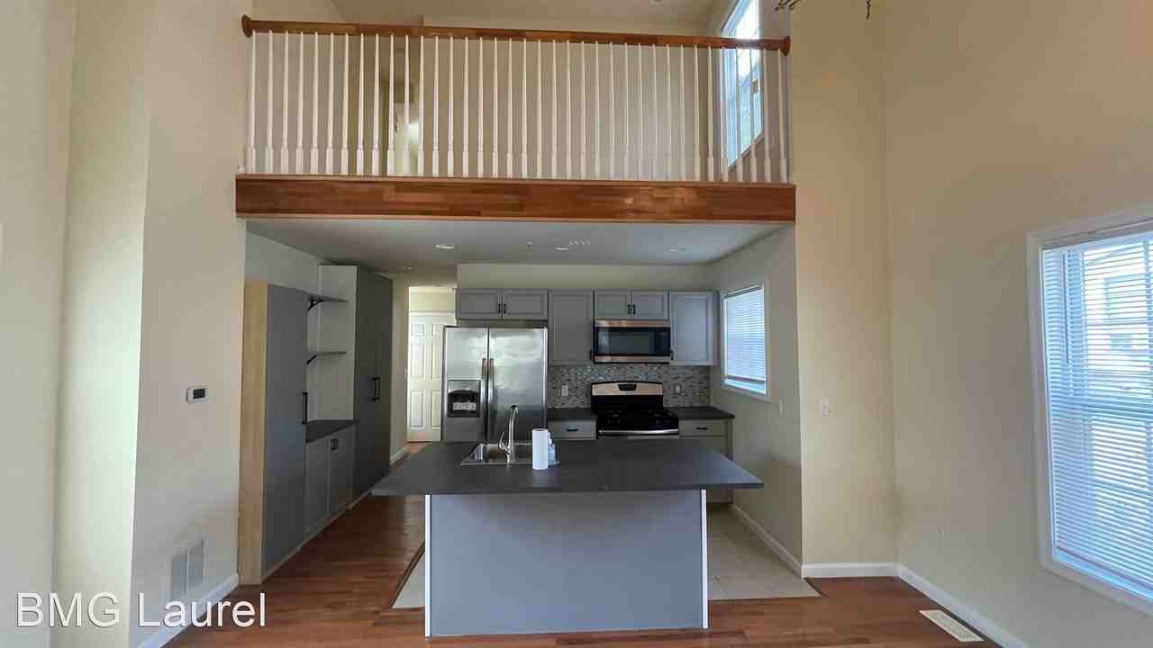 502 68th St - Photo 3 of 15