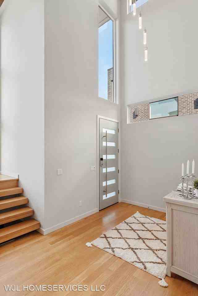 10315 Ne 65th Way - Photo 2 of 40