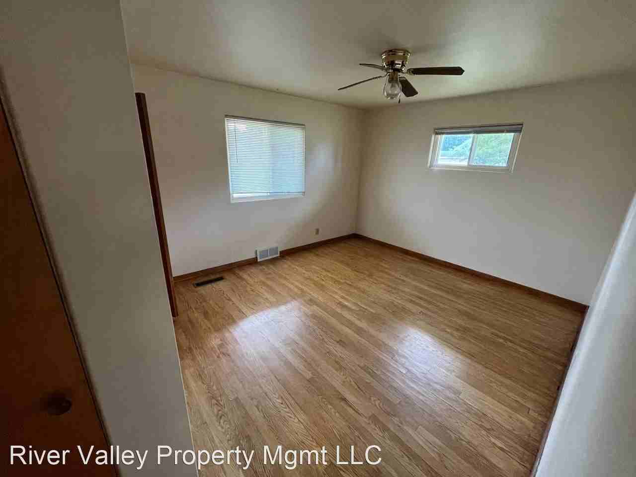 Star Plaza, LLC Duplexes Apartments Starr Ave, Eau Claire, WI 54701