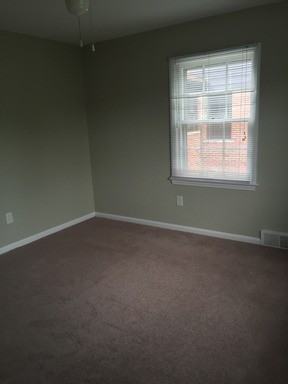 893 Henrietta St - Photo 2 of 11