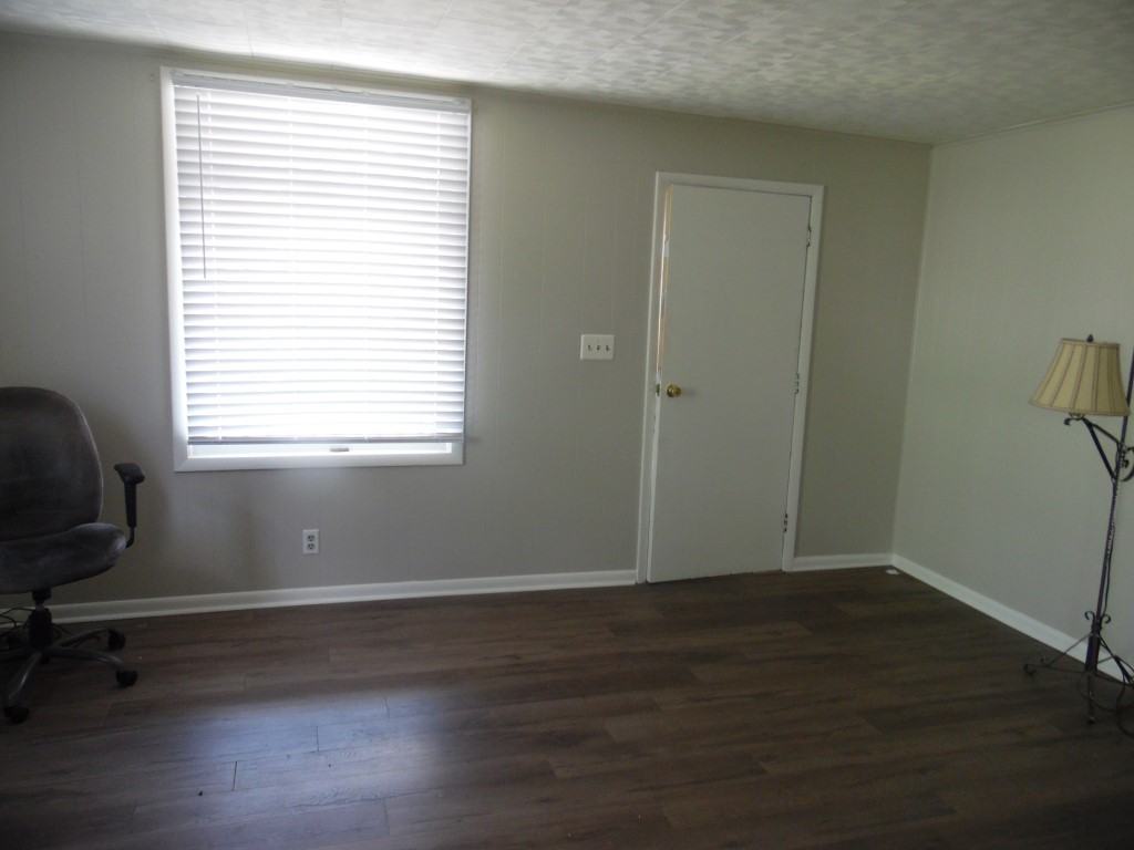 818 North St - Photo 3 of 19