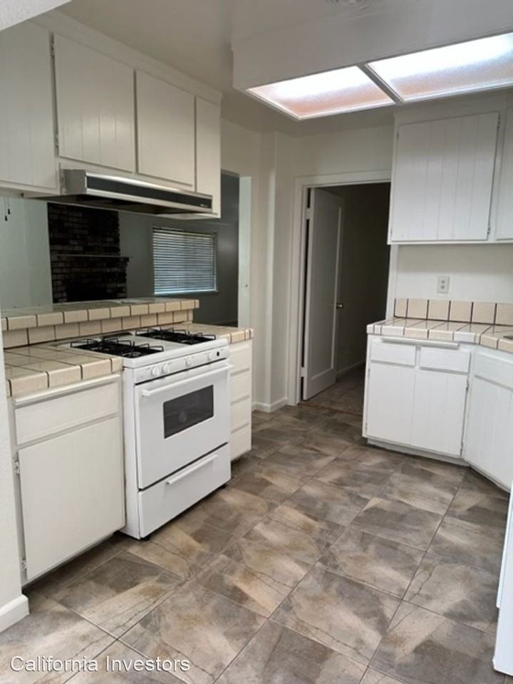 234 Coronado Ave - Photo 2 of 13