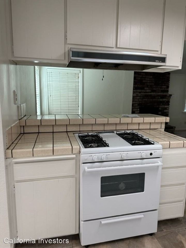 234 Coronado Ave - Photo 3 of 13