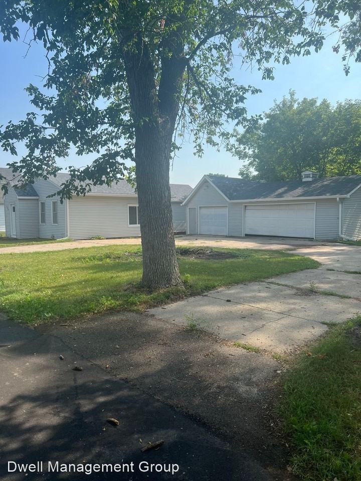 146 Clinton St - Photo 2 of 15